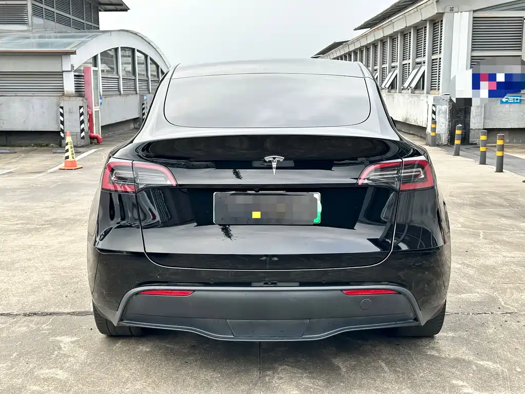 Tesla Model Y 2022 Rear-Wheel Drive Version 2023 - thumbnail 8