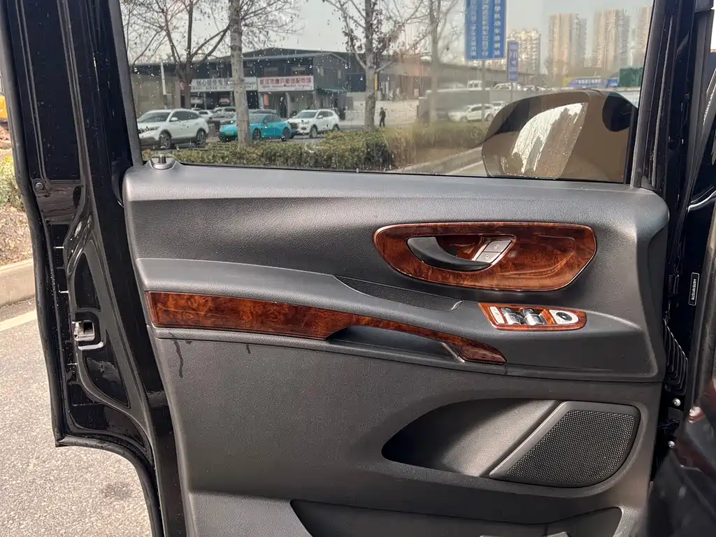 Mercedes-Benz Vito 2020 2.0T Elite 7-seater 2021 - thumbnail 11