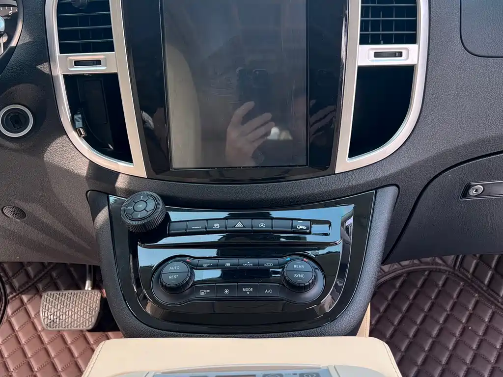 Mercedes-Benz Vito 2020 2.0T Elite 7-seater 2021 - thumbnail 16