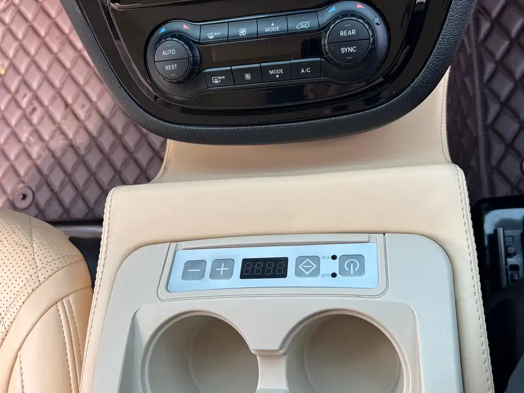 Mercedes-Benz Vito 2020 2.0T Elite 7-seater 2021 - thumbnail 19