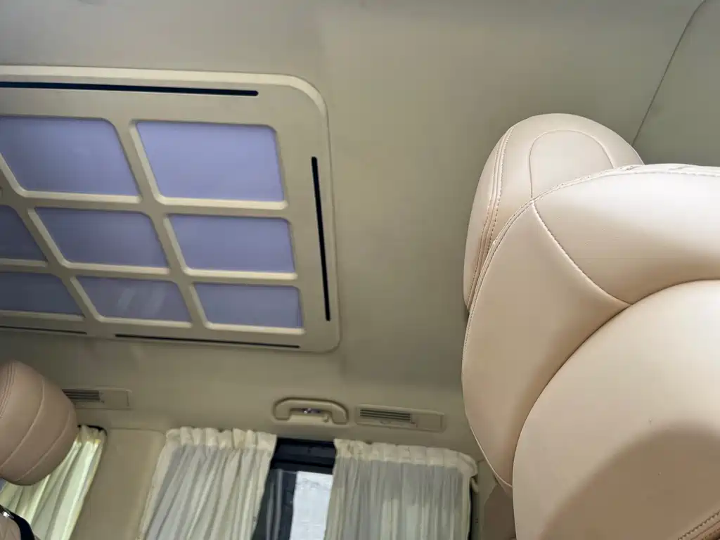 Mercedes-Benz Vito 2020 2.0T Elite 7-seater 2021 - thumbnail 21
