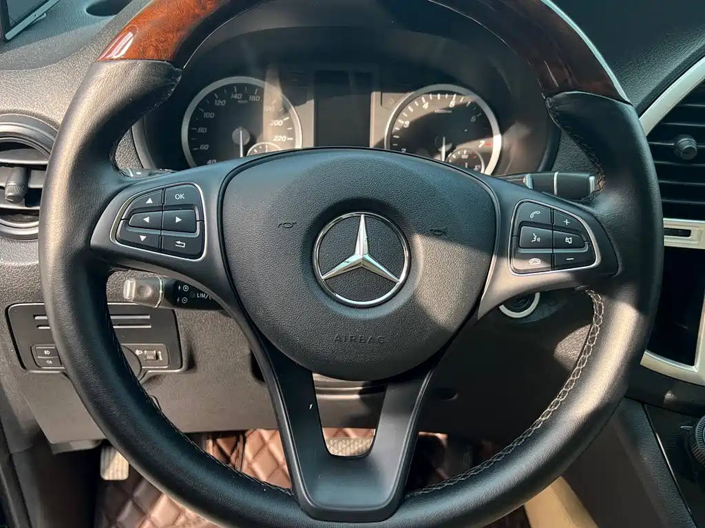 Mercedes-Benz Vito 2020 2.0T Elite 7-seater 2021 - thumbnail 25