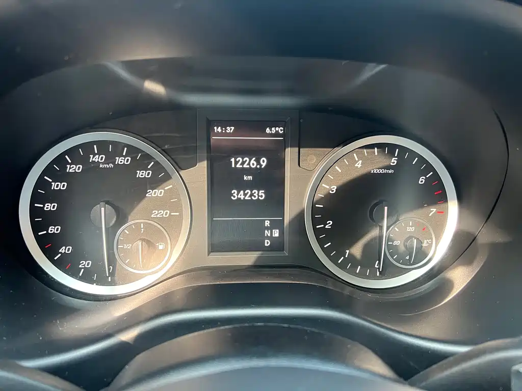 Mercedes-Benz Vito 2020 2.0T Elite 7-seater 2021 - thumbnail 27