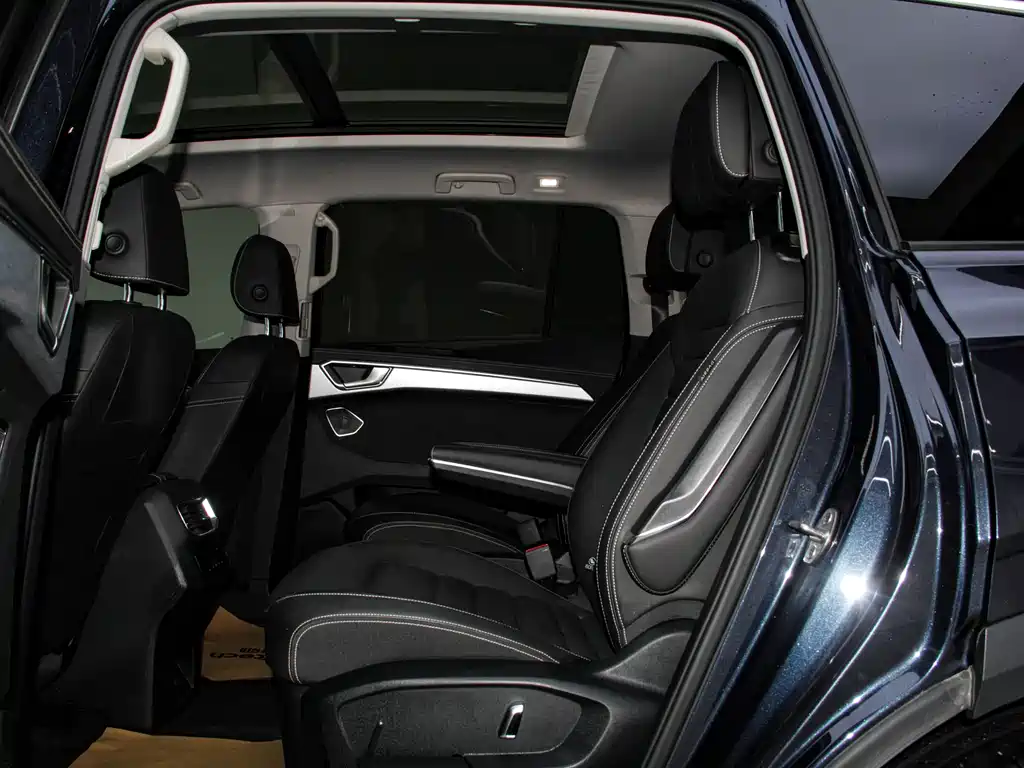 Volkswagen Teramont 2022 380TSI 4Motion Luxury Plus 7-seater 2024 - thumbnail 4