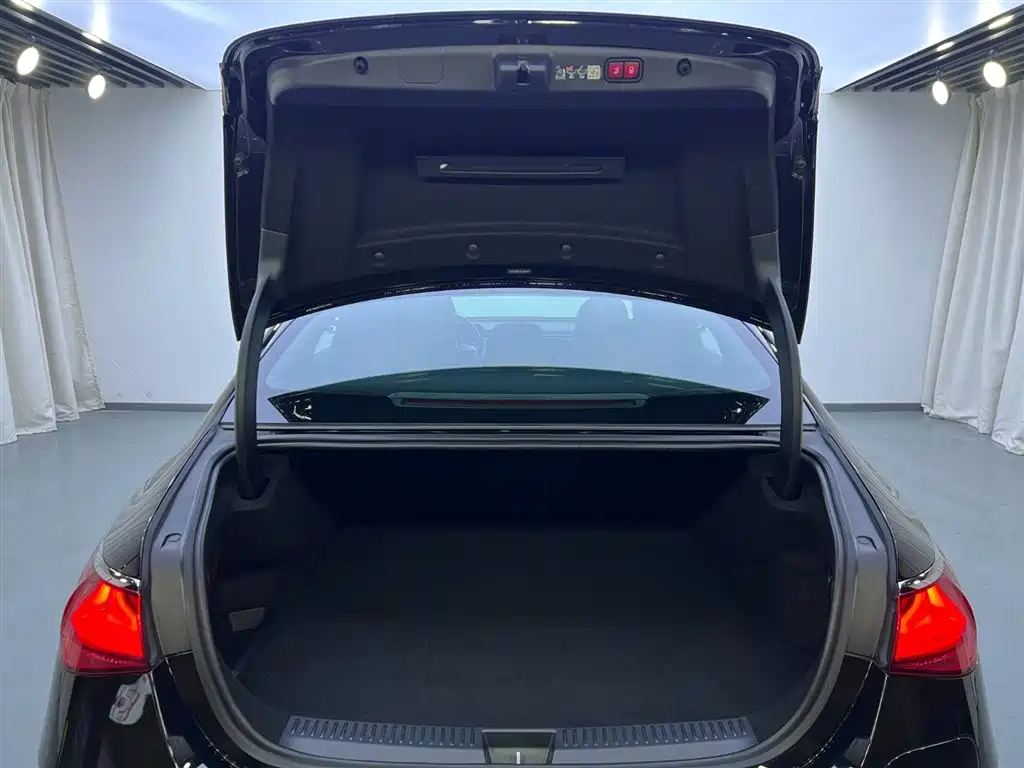 Mercedes-Benz Mercedes-Benz E-Class 2024 E 350 e L Plug-in Hybrid Sedan 2024 - thumbnail 29