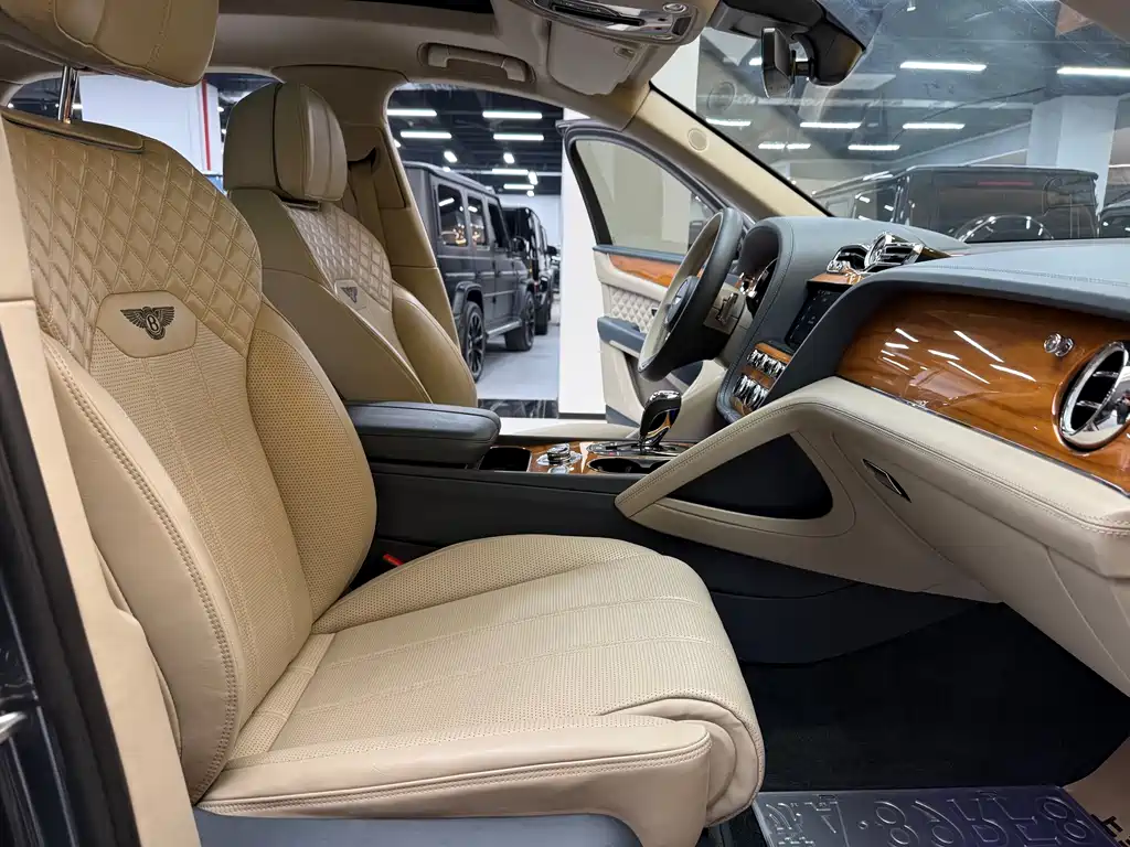 Bentley Bentayga 2021 4.0T V8 2021 - thumbnail 5