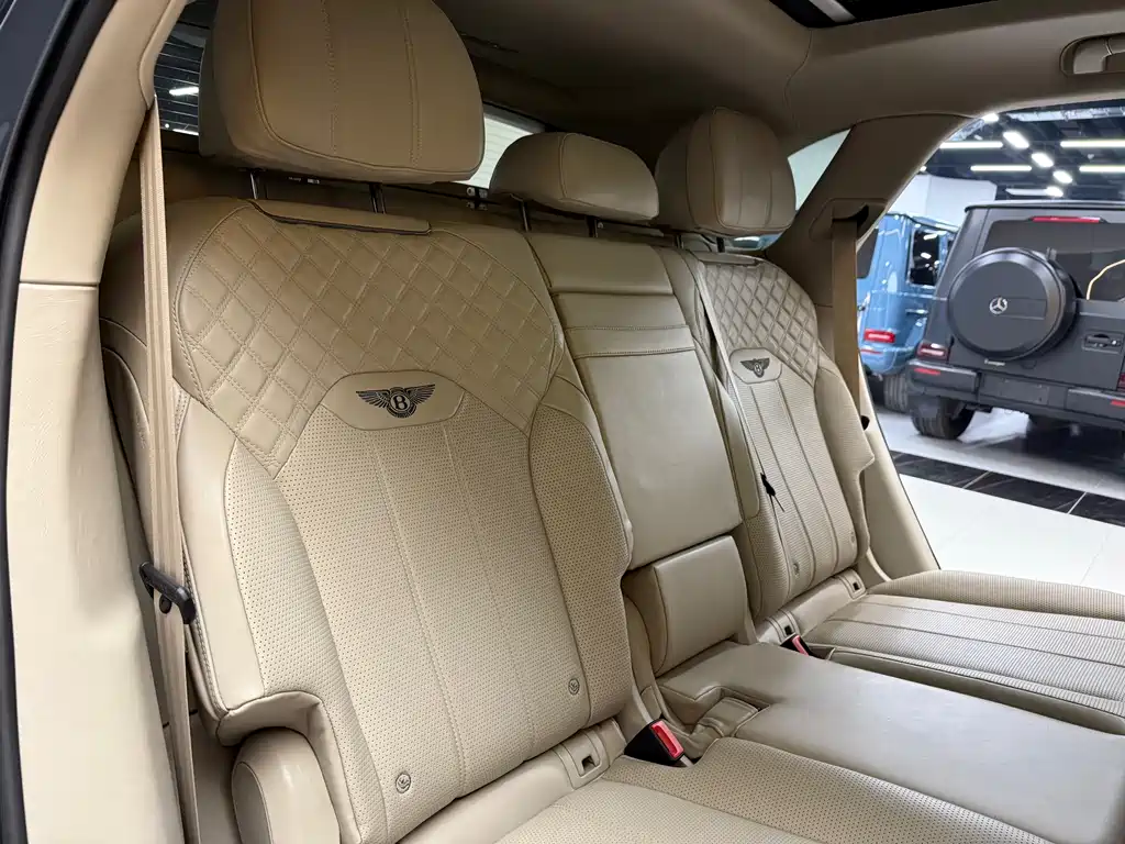 Bentley Bentayga 2021 4.0T V8 2021 - thumbnail 8