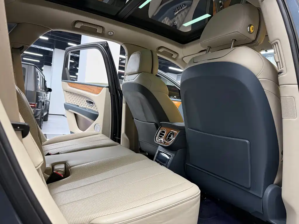 Bentley Bentayga 2021 4.0T V8 2021 - thumbnail 10