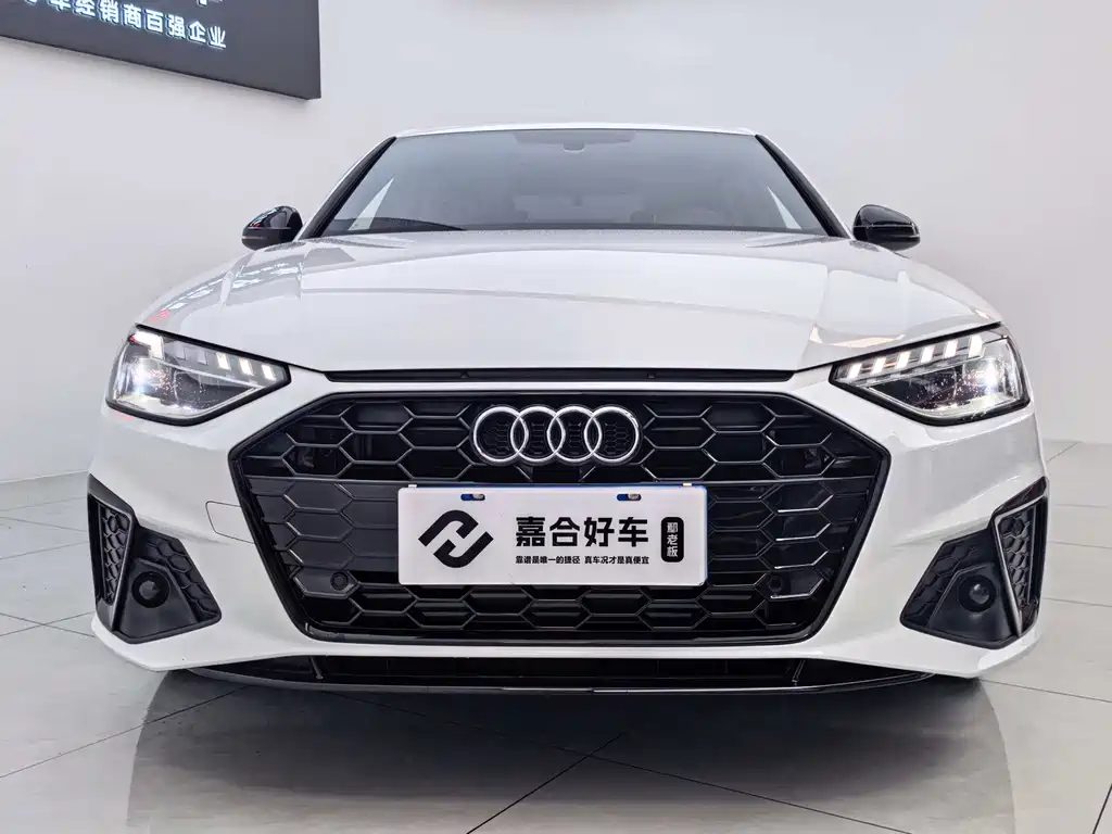 Audi Audi A4L 2025 2 Million Celebration Edition 40 TFSI Luxury Dynamic Model 2025 - thumbnail 2