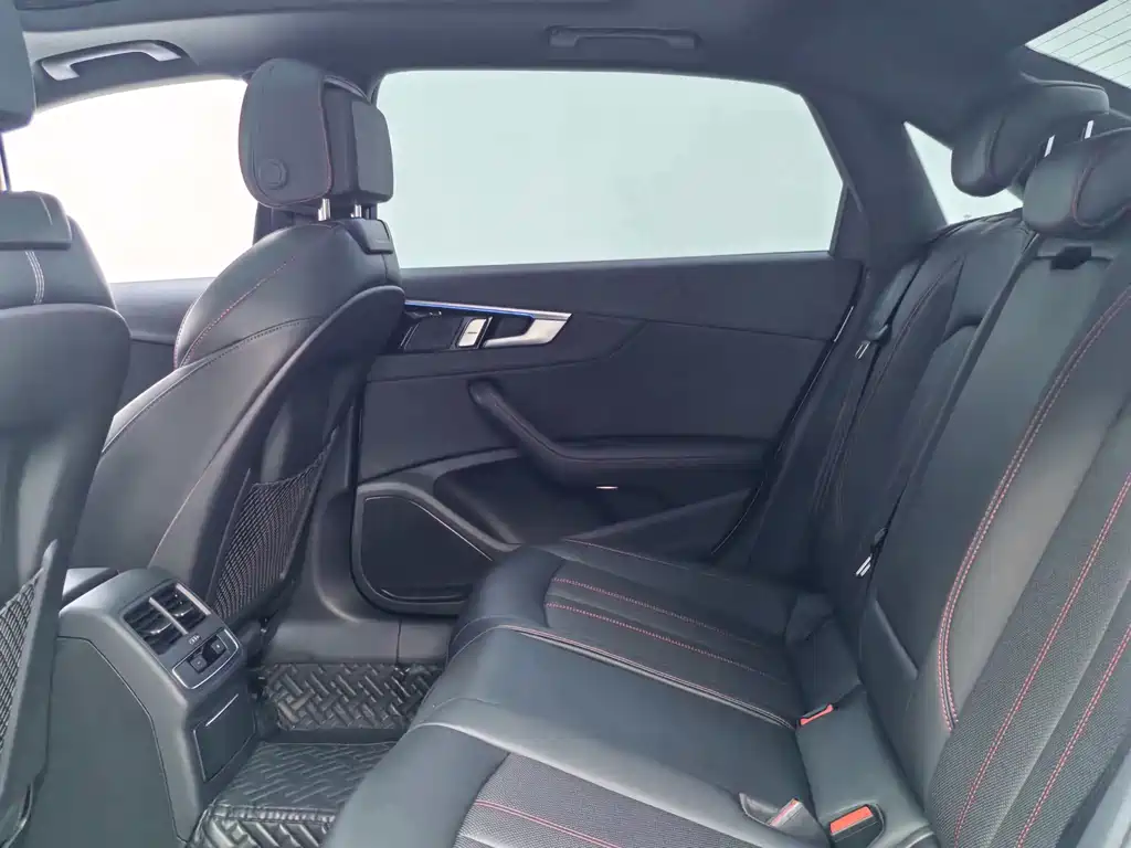 Audi Audi A4L 2025 2 Million Celebration Edition 40 TFSI Luxury Dynamic Model 2025 - thumbnail 8