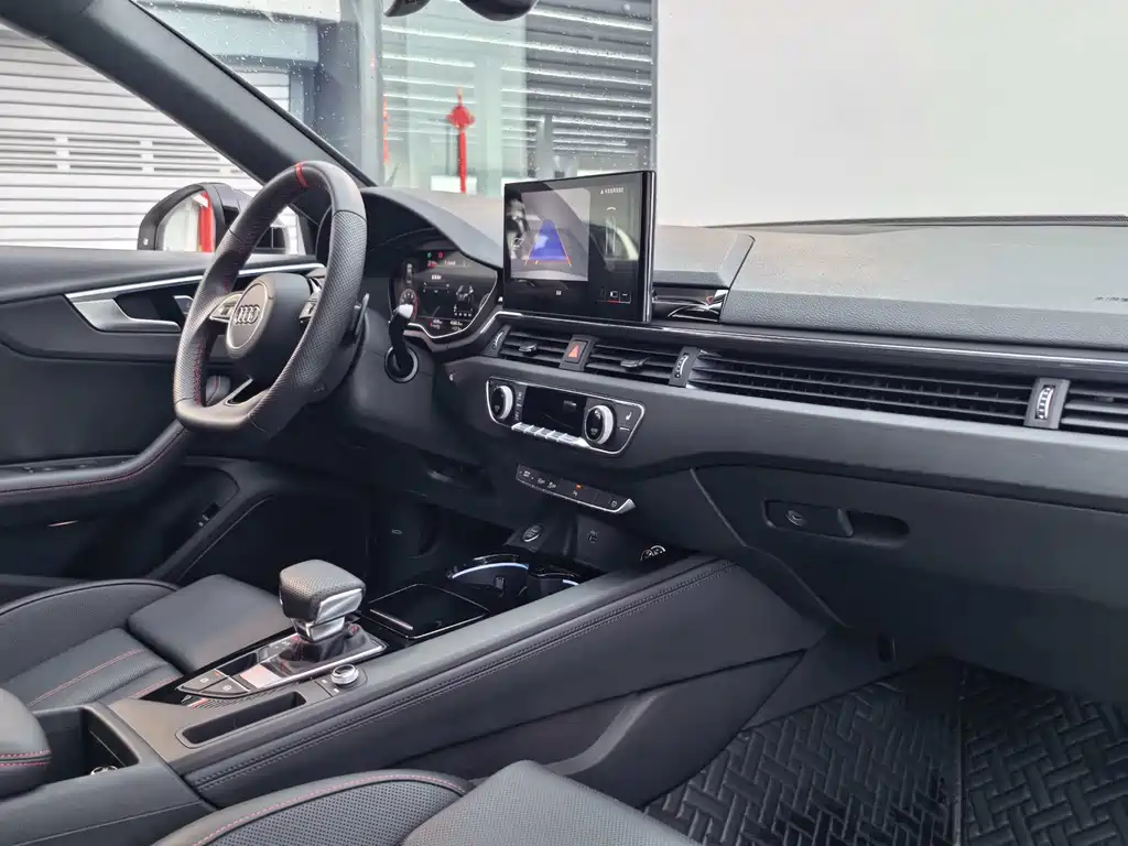 Audi Audi A4L 2025 2 Million Celebration Edition 40 TFSI Luxury Dynamic Model 2025 - thumbnail 11