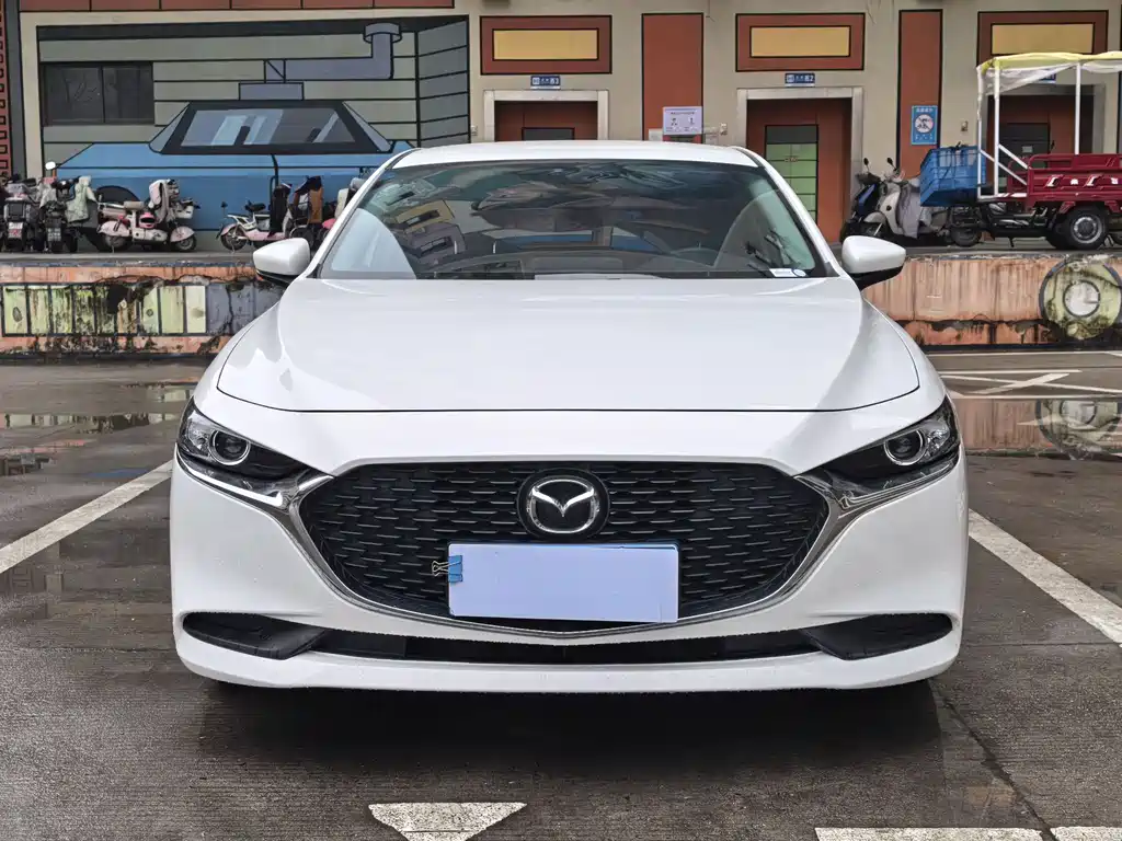 Mazda Mazda 3 Axela 2021 1.5L Automatic Premium Version 2021 - thumbnail 2