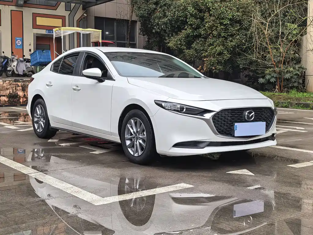 Mazda Mazda 3 Axela 2021 1.5L Automatic Premium Version 2021 - thumbnail 3