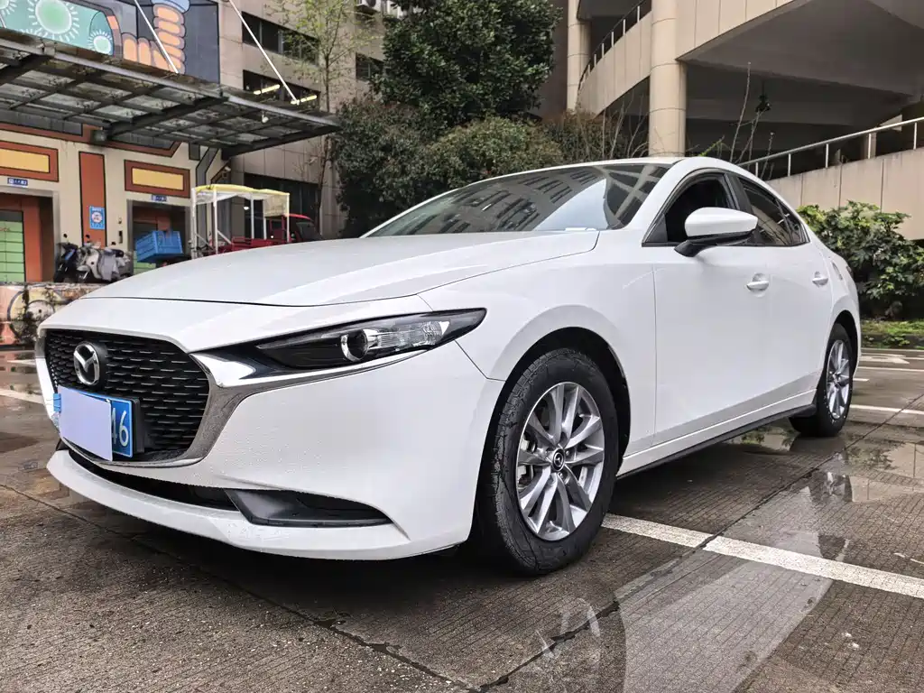 Mazda Mazda 3 Axela 2021 1.5L Automatic Premium Version 2021 - thumbnail 4