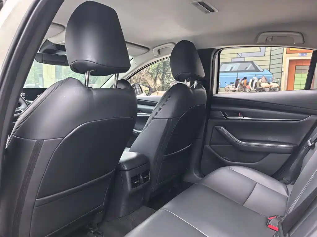 Mazda Mazda 3 Axela 2021 1.5L Automatic Premium Version 2021 - thumbnail 12