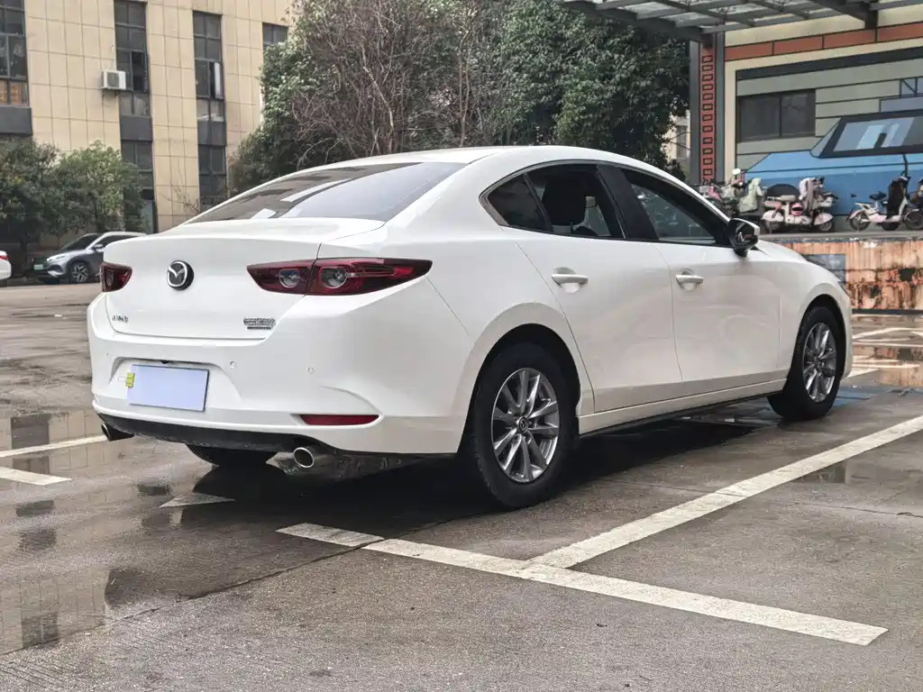 Mazda Mazda 3 Axela 2021 1.5L Automatic Premium Version 2021 - thumbnail 14