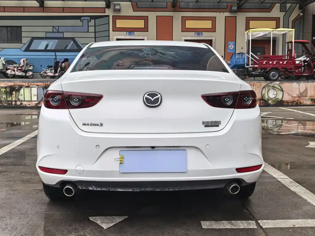 Mazda Mazda 3 Axela 2021 1.5L Automatic Premium Version 2021 - thumbnail 15