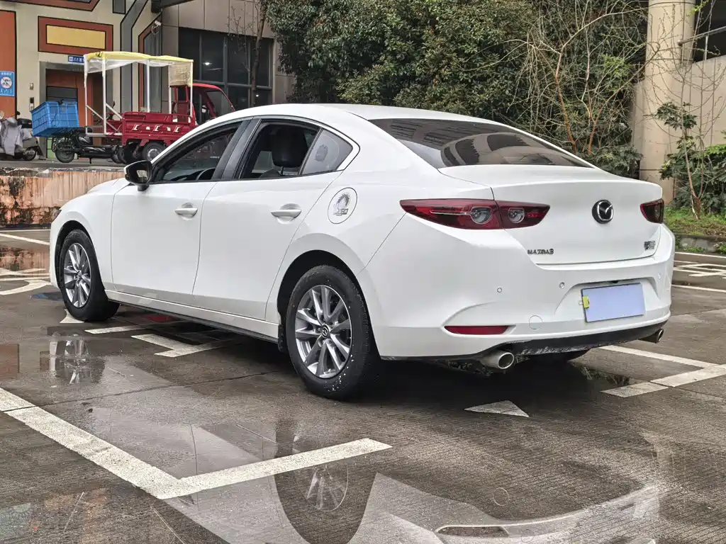 Mazda Mazda 3 Axela 2021 1.5L Automatic Premium Version 2021 - thumbnail 16
