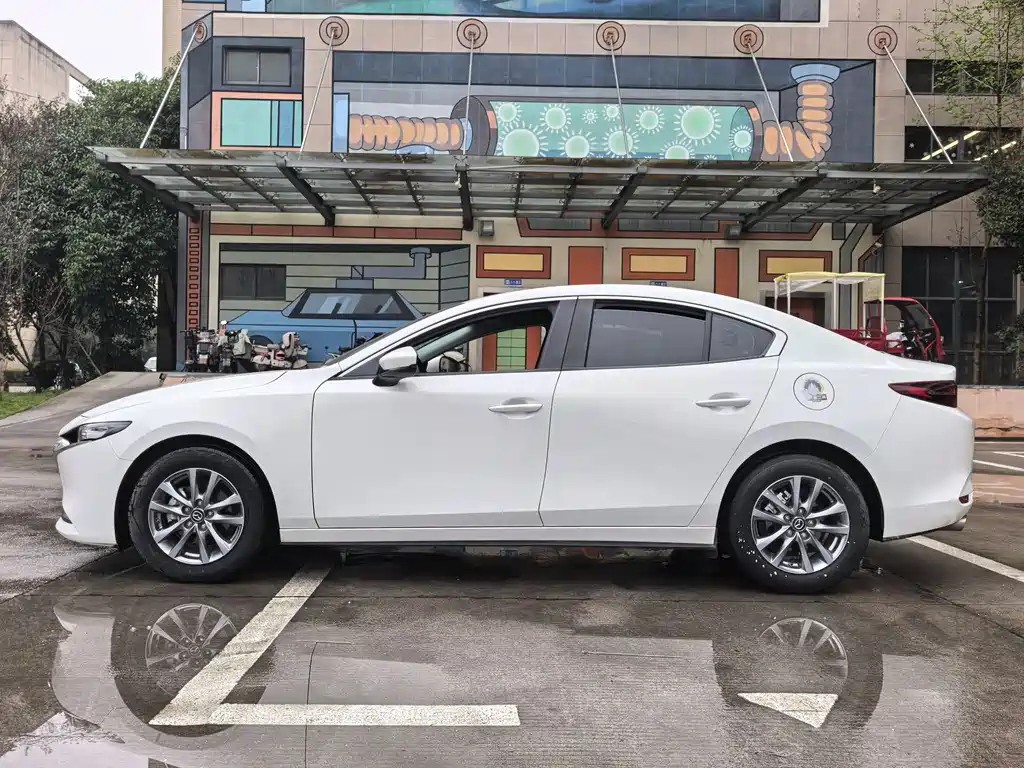 Mazda Mazda 3 Axela 2021 1.5L Automatic Premium Version 2021 - thumbnail 19