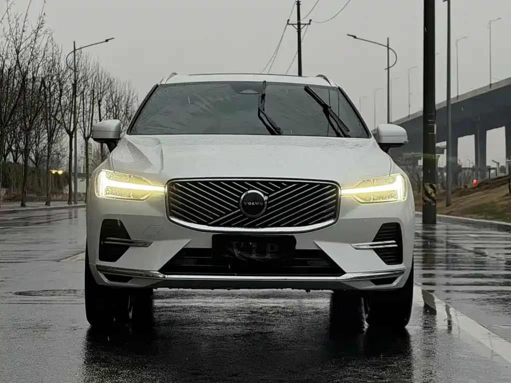 Volvo Volvo XC60 2026 B5 AWD Intelligent Luxury Edition 2025 - thumbnail 2