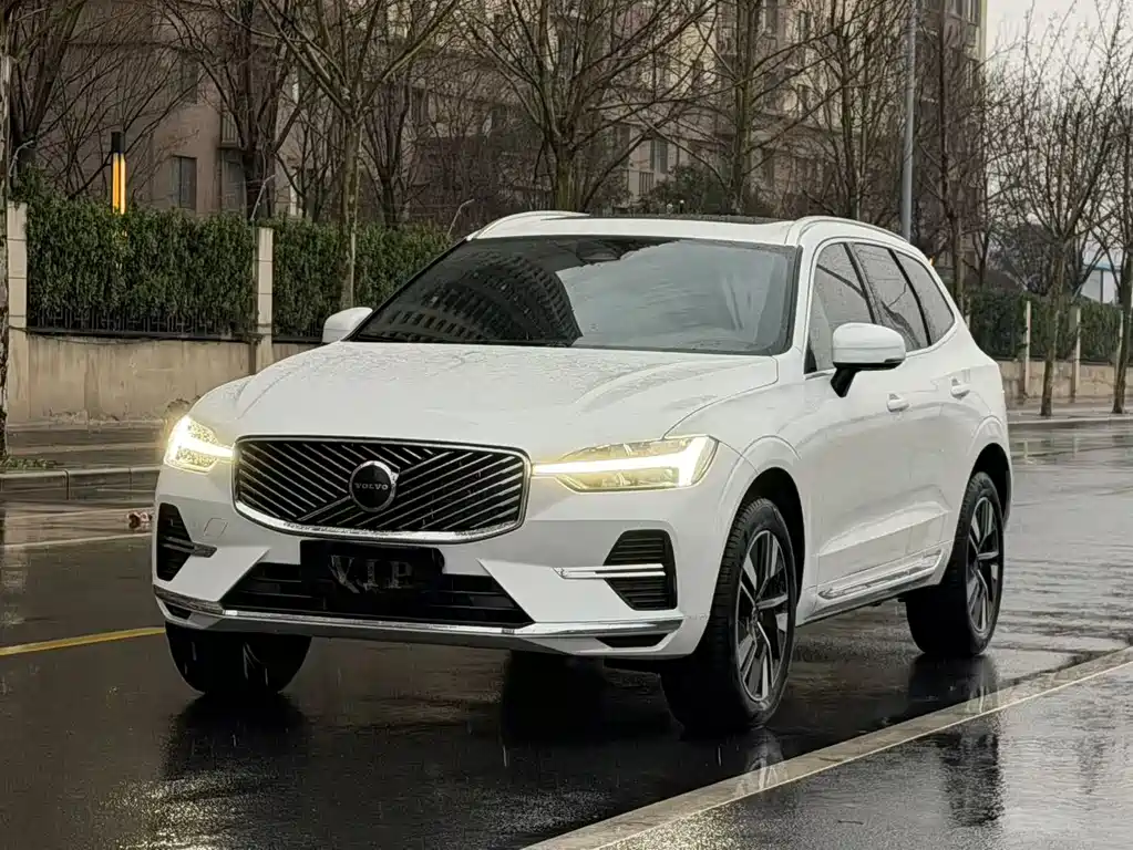 Volvo Volvo XC60 2026 B5 AWD Intelligent Luxury Edition 2025 - thumbnail 3