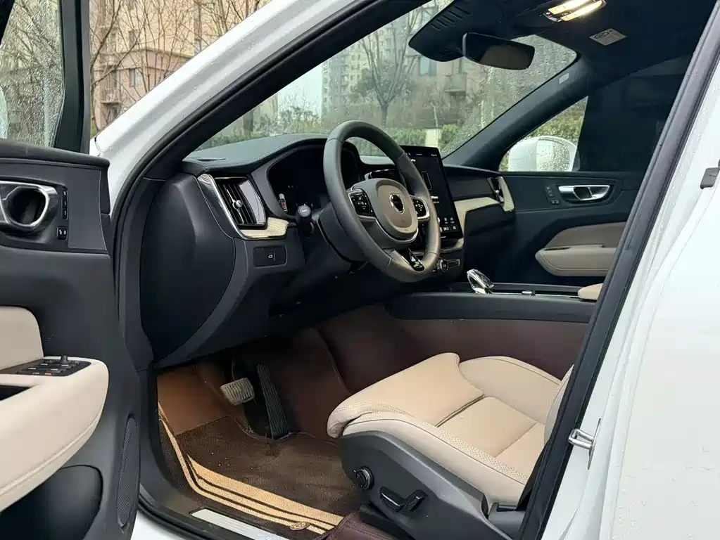 Volvo Volvo XC60 2026 B5 AWD Intelligent Luxury Edition 2025 - thumbnail 4
