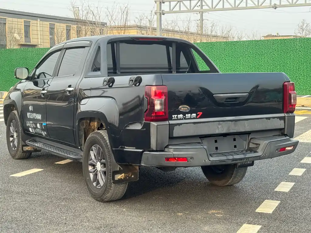 Jiangling Yuhu 7 2022 2.0T Manual Diesel 2WD Comfort Standard Wheelbase 2022 - thumbnail 5