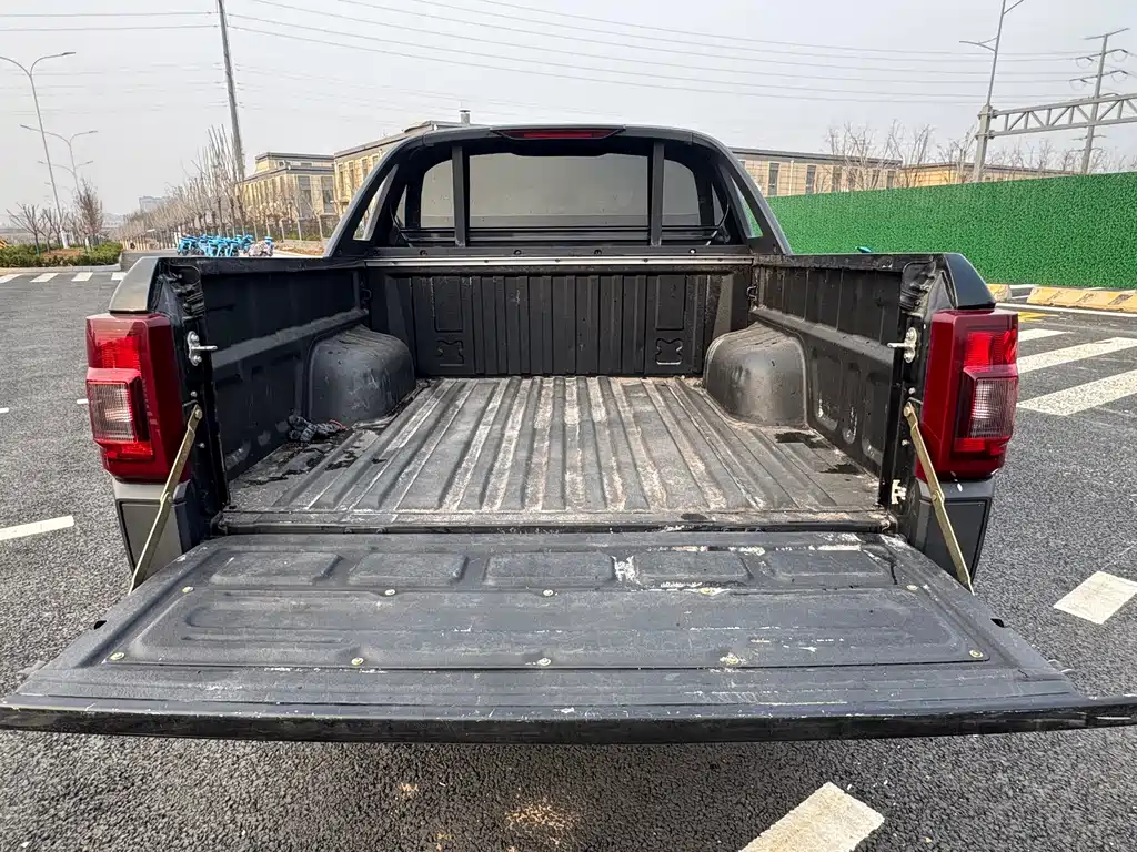 Jiangling Yuhu 7 2022 2.0T Manual Diesel 2WD Comfort Standard Wheelbase 2022 - thumbnail 6