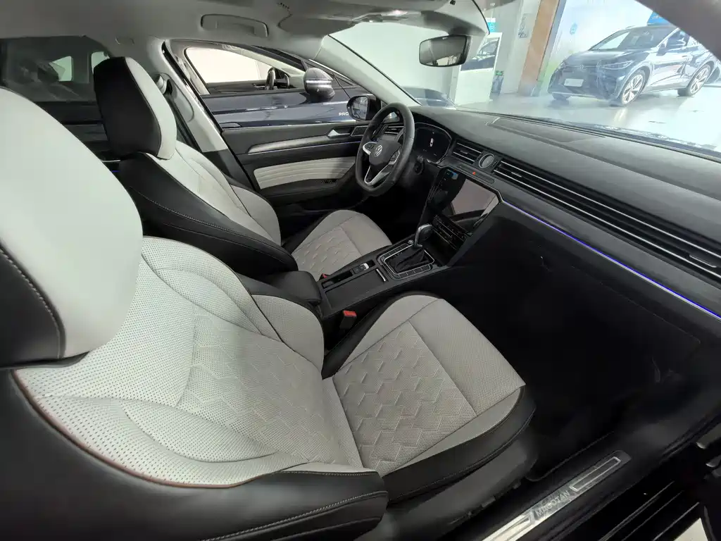 Volkswagen Magotan 2026 3000th Anniversary Edition 380TSI DSG Luxury Model 2025 - thumbnail 7