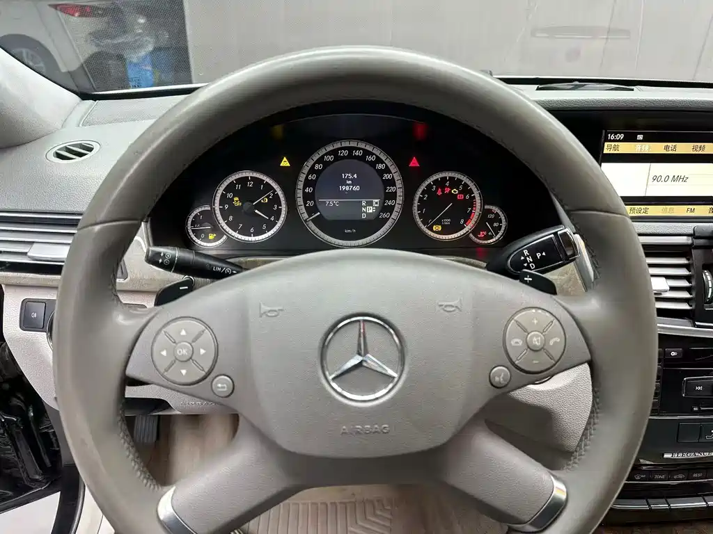 Mercedes-Benz Mercedes-Benz E-Class (Imported) 2010 E 300 Elegant Luxury Edition 2010 - thumbnail 5