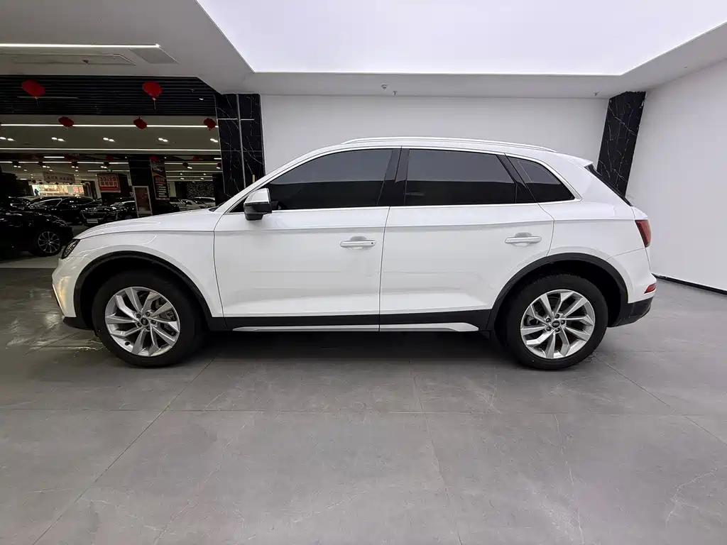 Audi Audi Q5L 2023 40T Luxury Elegant Model 2024 - thumbnail 5