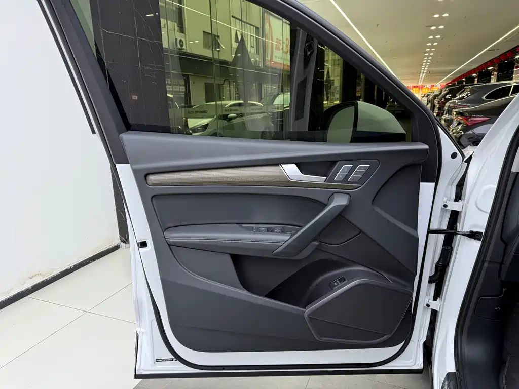 Audi Audi Q5L 2023 40T Luxury Elegant Model 2024 - thumbnail 8