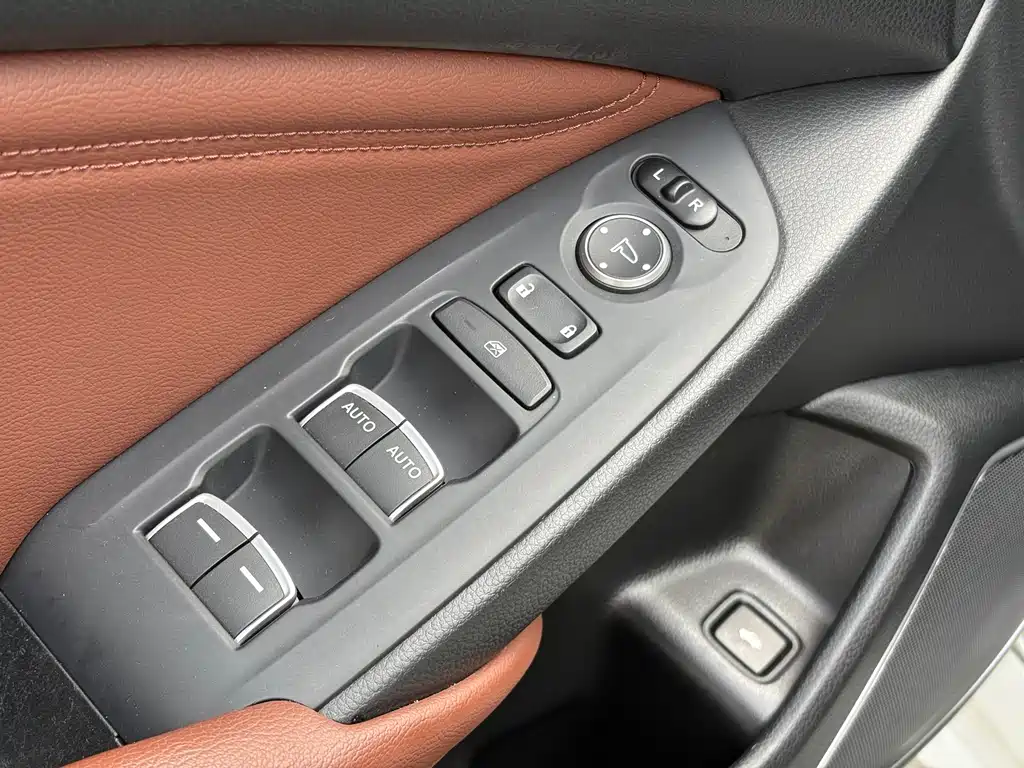 Honda INSPIRE 2019 Model锐·Hybrid 2.0L Elegant Version国V Wait, let me correct that - the internationally accepted name would be: Honda Inspire 2019 Hybrid 2.0L Elegant Version 2019 - thumbnail 6