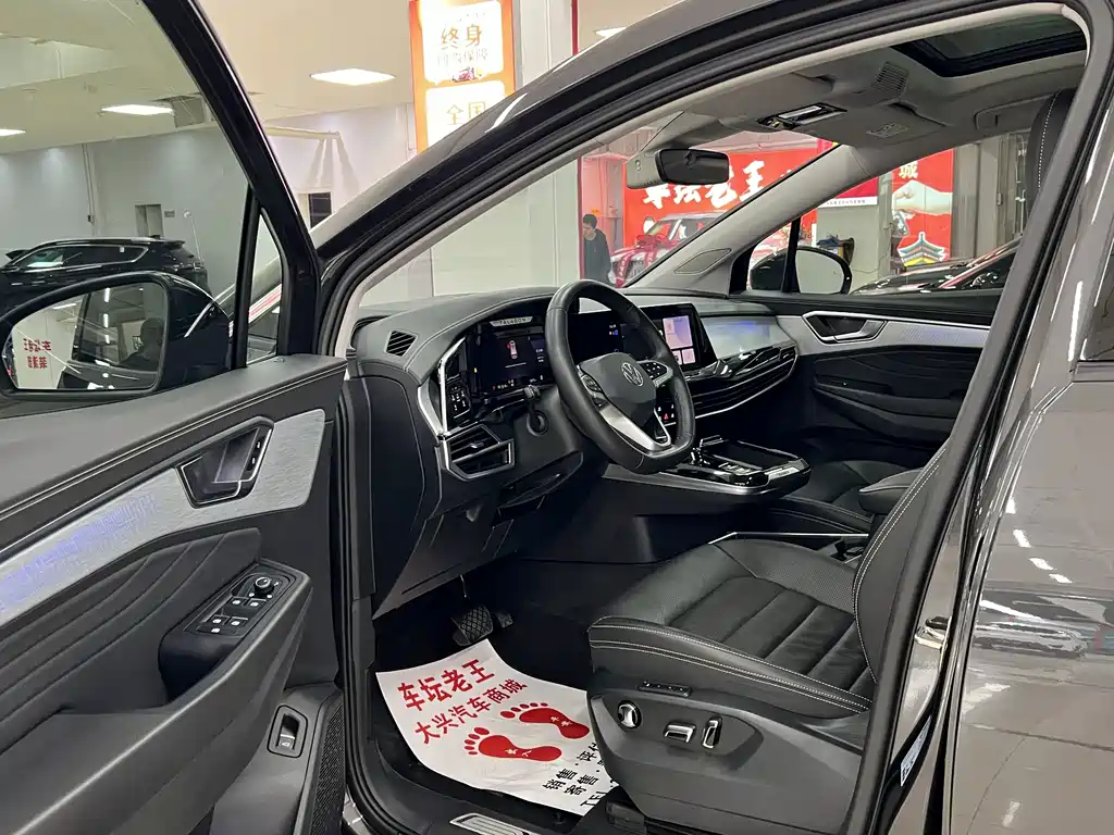 Volkswagen Teramont 2022 380TSI 4Motion Luxury Plus Pro 6-seater 2023 - thumbnail 7