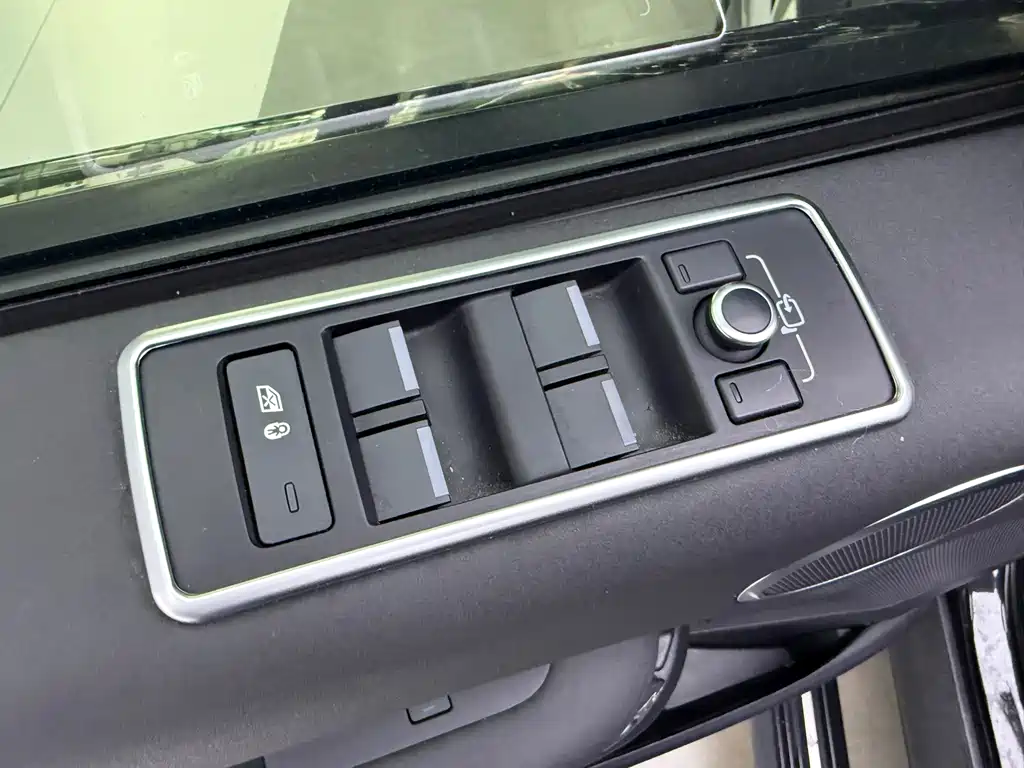 Land Rover Discovery 2019 2.0T SE 2019 - thumbnail 17