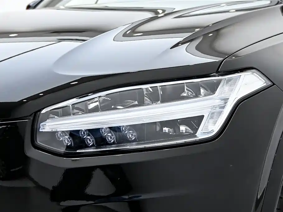 Volvo Volvo XC90 2023 B6 Momentum Luxury 7-seater 2023 - thumbnail 9