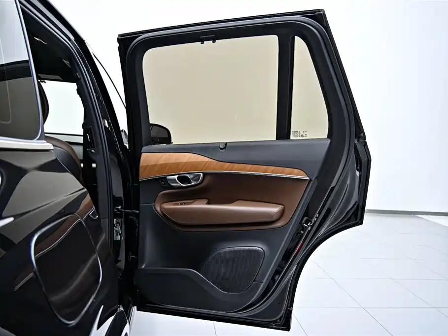 Volvo Volvo XC90 2023 B6 Momentum Luxury 7-seater 2023 - thumbnail 22