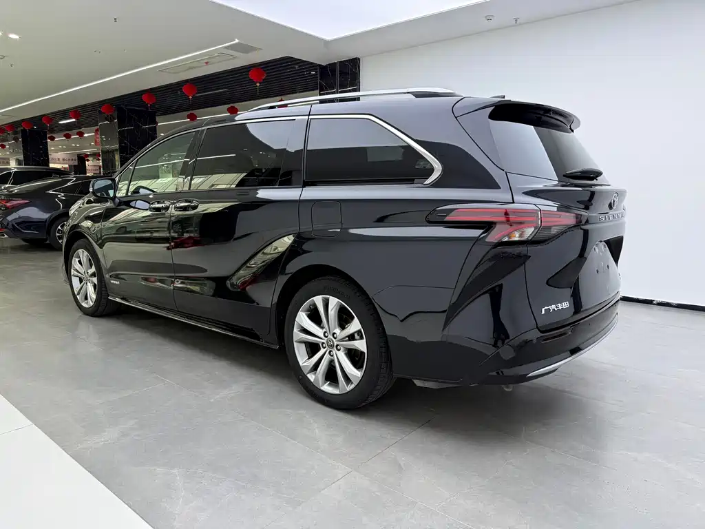 Toyota Toyota Sienna 2023 2.5L Hybrid Premium Edition 2024 - thumbnail 4