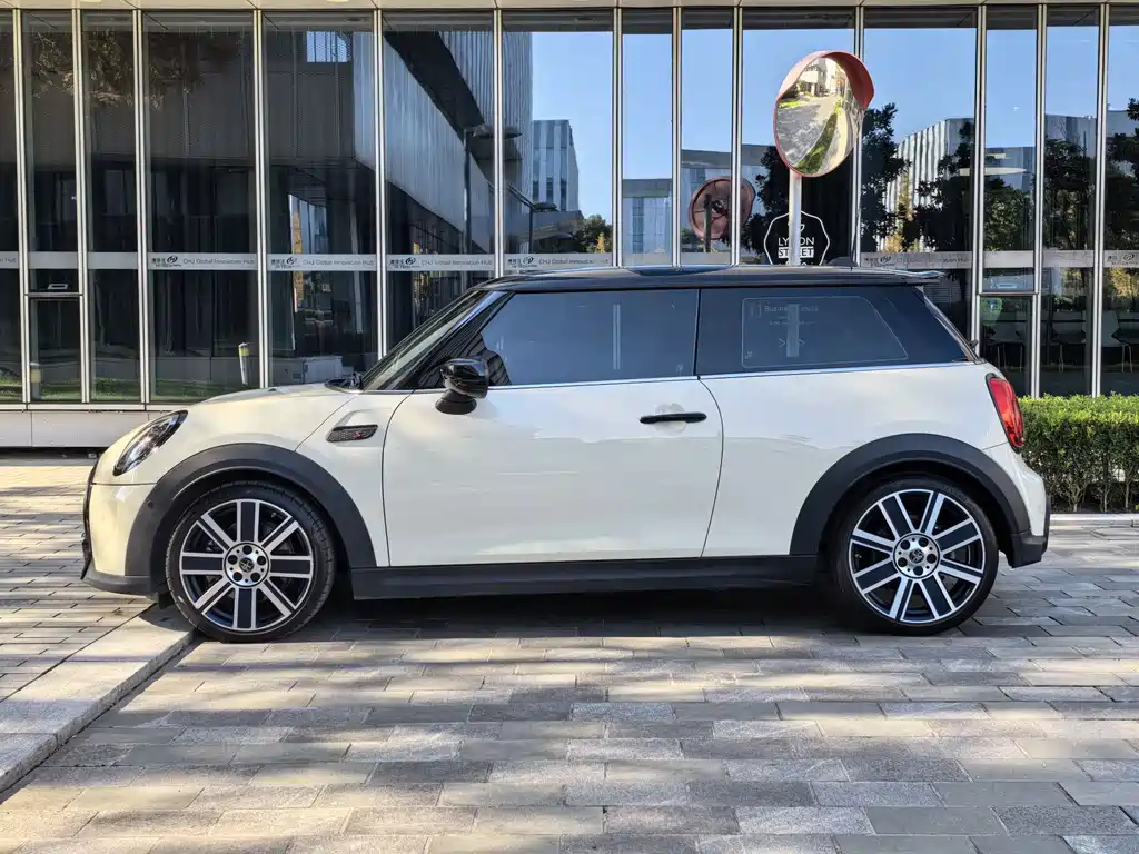 MINI MINI 2022 2.0T COOPER S Artist 2022 - thumbnail 6