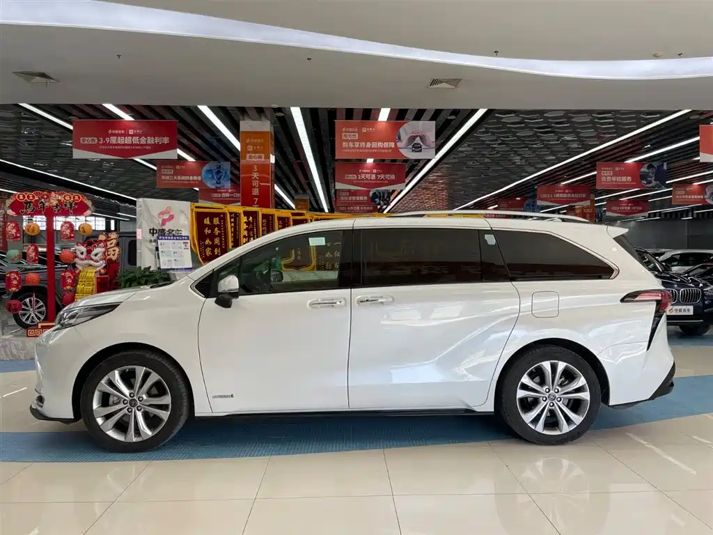 Toyota Toyota Sienna 2023 2.5L Hybrid Premium Edition 2023 - thumbnail 4