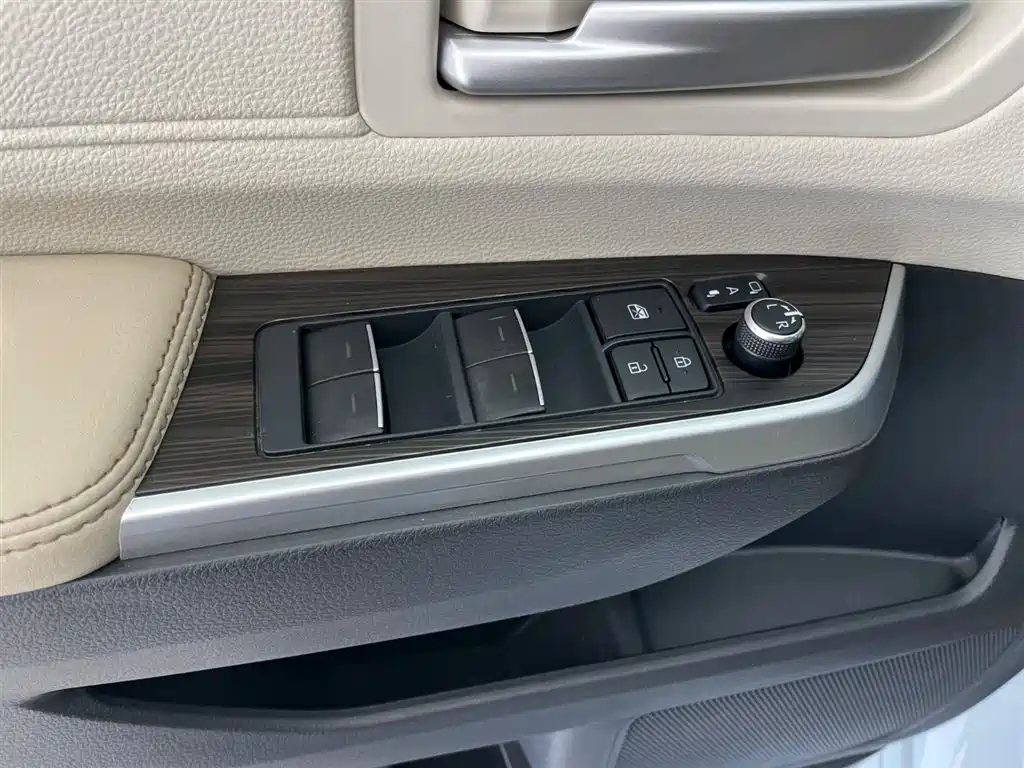 Toyota Toyota Sienna 2023 2.5L Hybrid Premium Edition 2023 - thumbnail 10