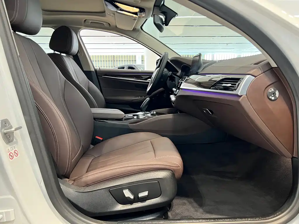 BMW BMW 5 Series 2020 525Li Luxury Package 2020 - thumbnail 5