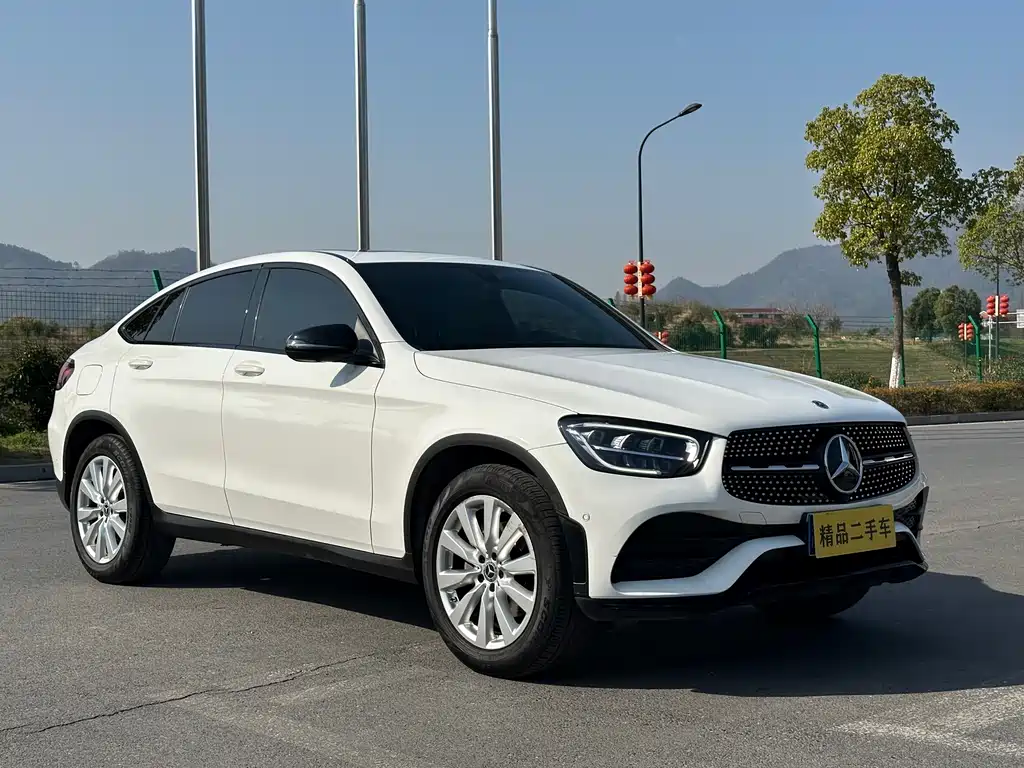 Mercedes-Benz Mercedes-Benz GLC Coupe 2021 GLC 260 4MATIC Coupé SUV 2021 - thumbnail 2