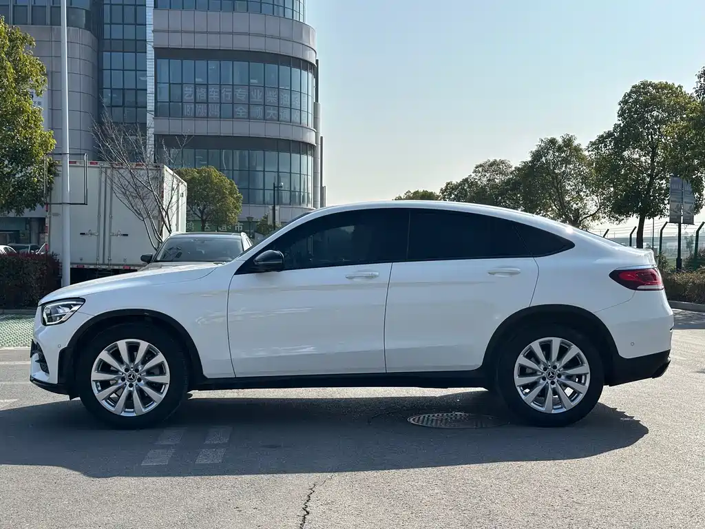 Mercedes-Benz Mercedes-Benz GLC Coupe 2021 GLC 260 4MATIC Coupé SUV 2021 - thumbnail 4
