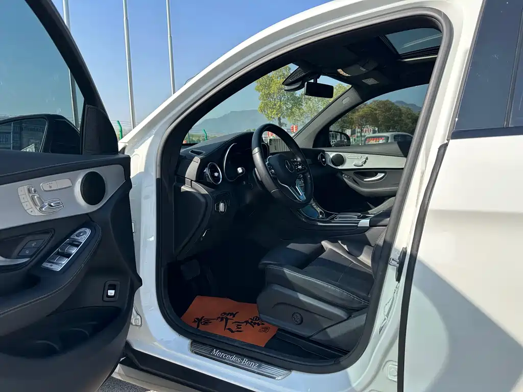 Mercedes-Benz Mercedes-Benz GLC Coupe 2021 GLC 260 4MATIC Coupé SUV 2021 - thumbnail 5