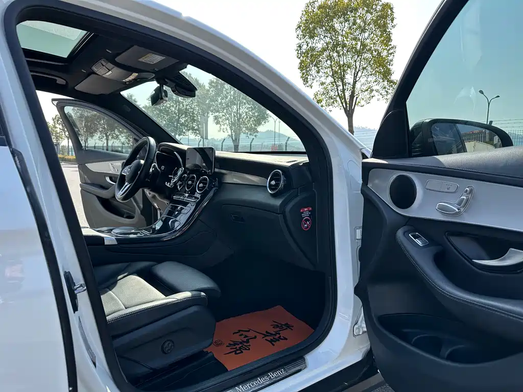 Mercedes-Benz Mercedes-Benz GLC Coupe 2021 GLC 260 4MATIC Coupé SUV 2021 - thumbnail 8