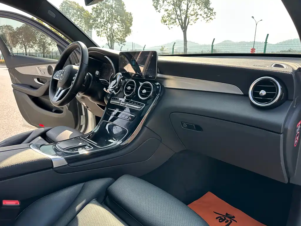 Mercedes-Benz Mercedes-Benz GLC Coupe 2021 GLC 260 4MATIC Coupé SUV 2021 - thumbnail 9