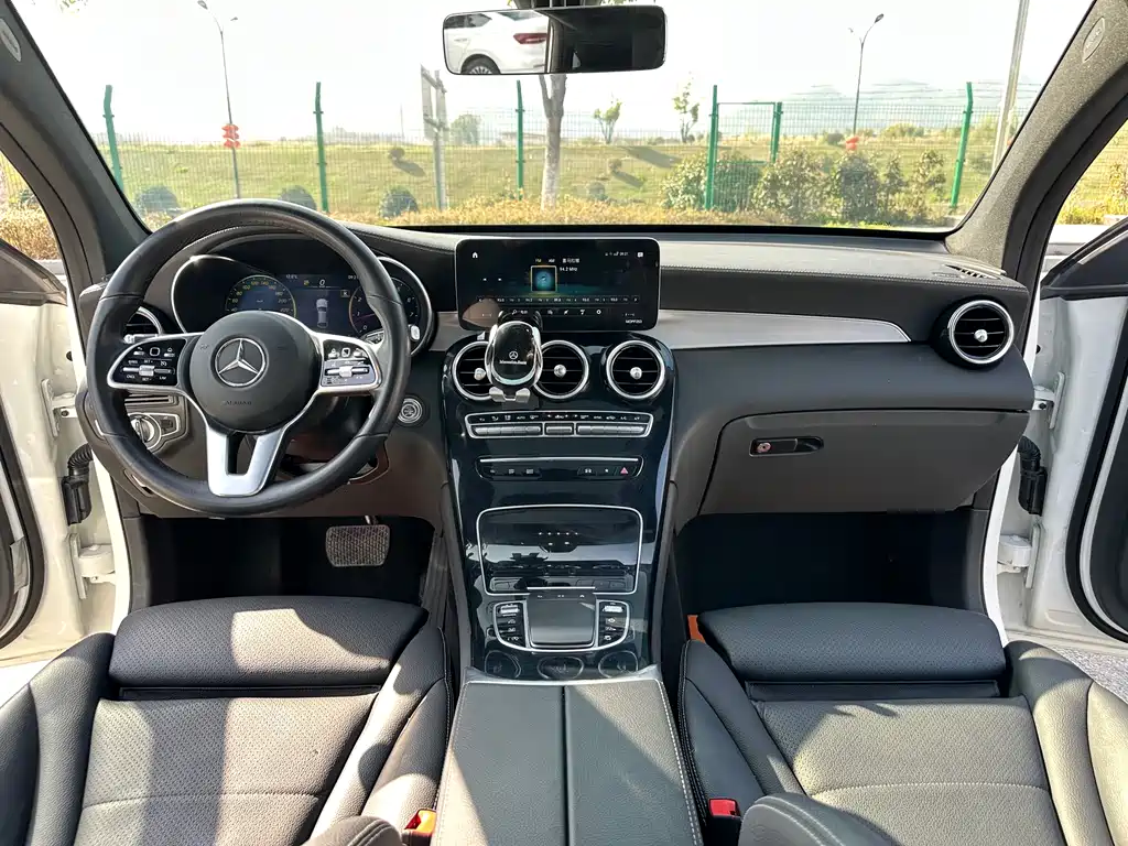 Mercedes-Benz Mercedes-Benz GLC Coupe 2021 GLC 260 4MATIC Coupé SUV 2021 - thumbnail 10