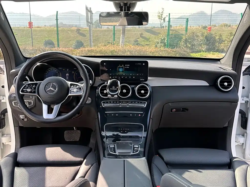 Mercedes-Benz Mercedes-Benz GLC Coupe 2021 GLC 260 4MATIC Coupé SUV 2021 - thumbnail 13