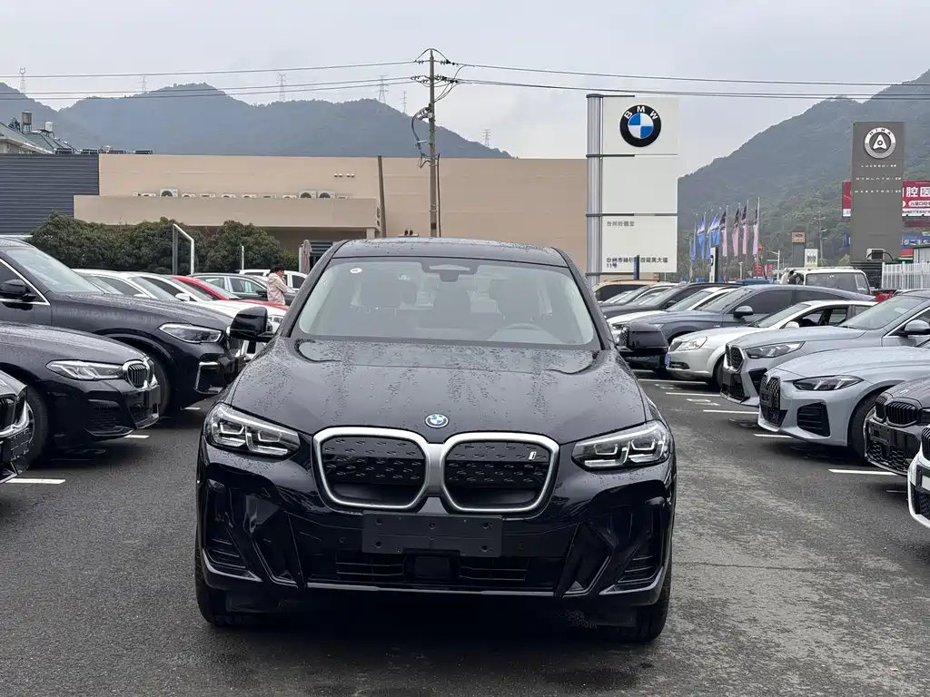 BMW BMW iX3 2024 Leading Edition 2025 - thumbnail 2